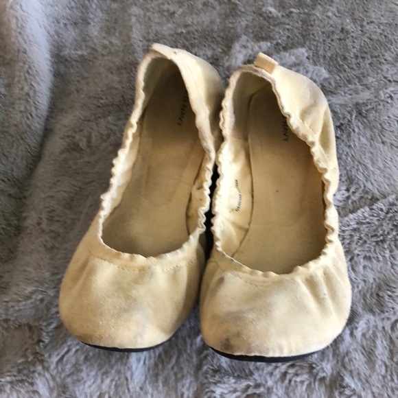 Old Navy Yellow vintage style round toe ballet flats in size 10 - Picture 1 of 1